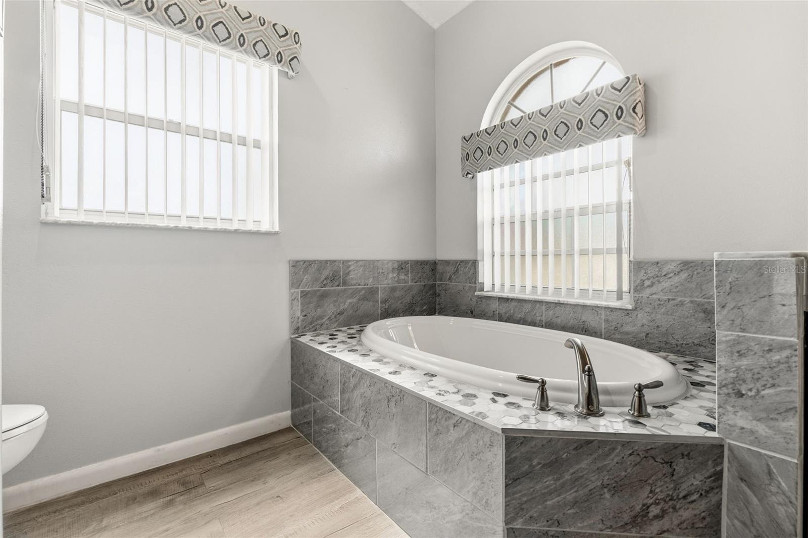 WELLINGTON AT SEVEN HILLS PH 1 - Residential