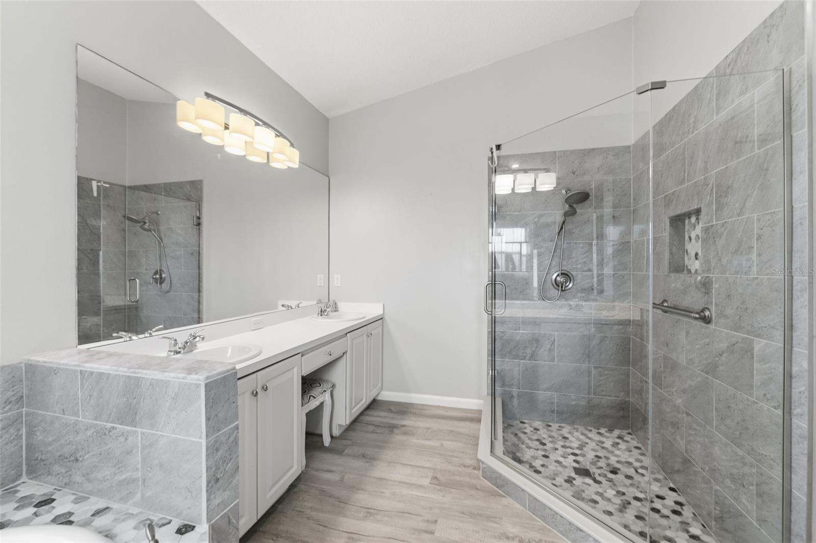 WELLINGTON AT SEVEN HILLS PH 1 - Residential