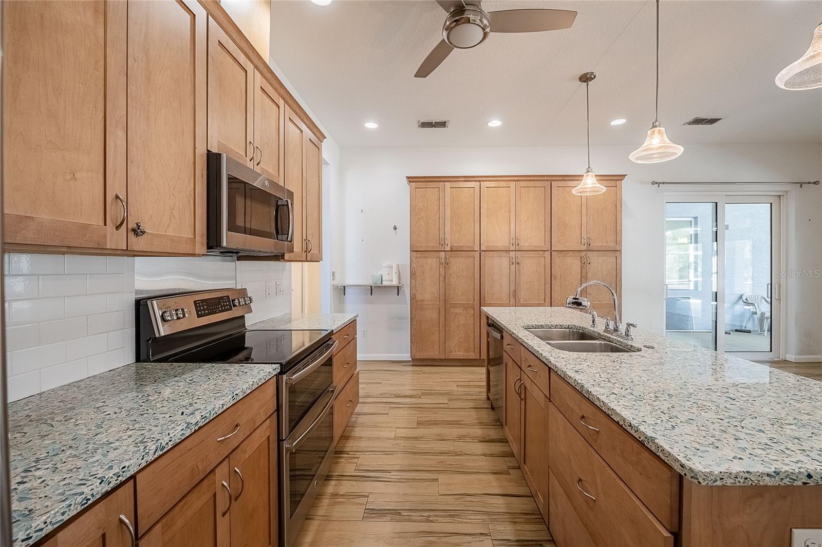 SUTTON PLACE PH 01 - Residential