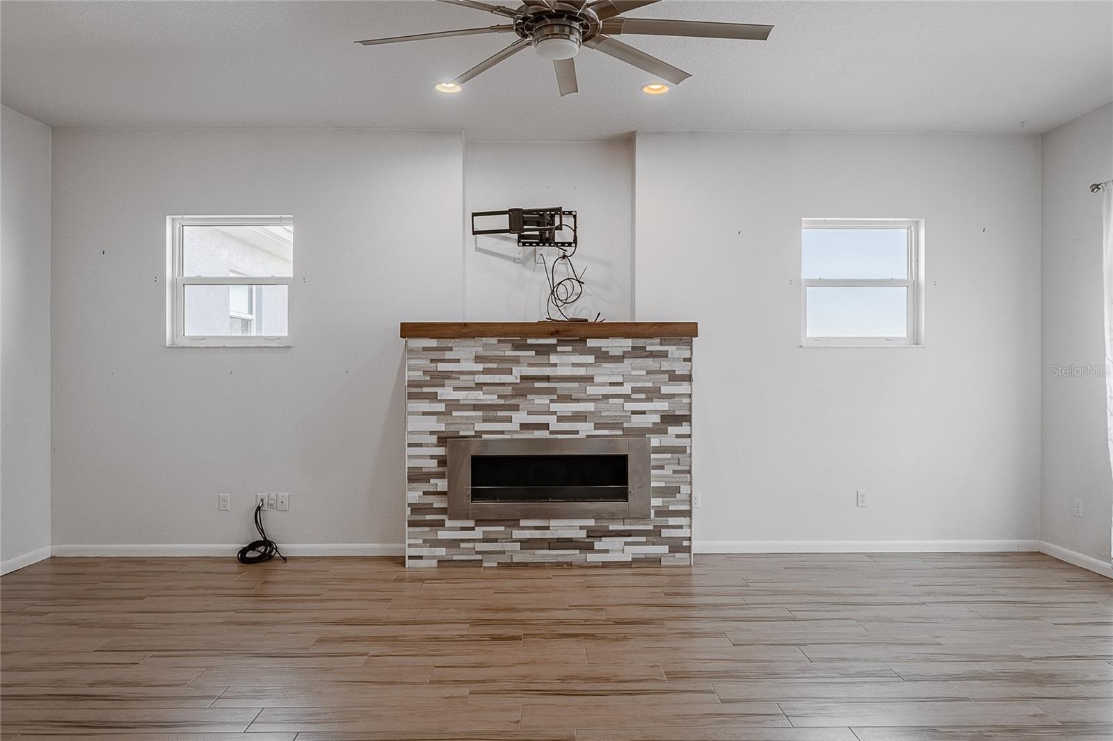 SUTTON PLACE PH 01 - Residential