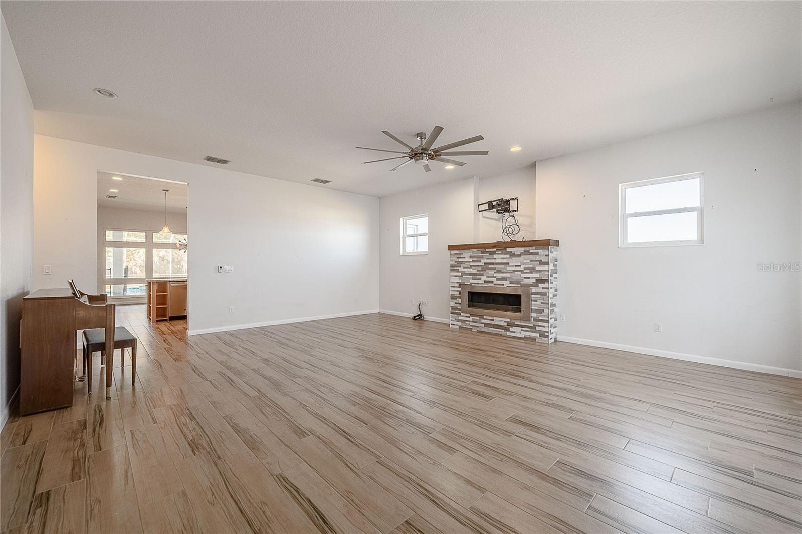 SUTTON PLACE PH 01 - Residential