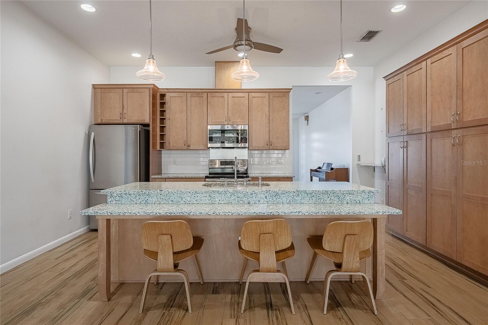 SUTTON PLACE PH 01 - Residential