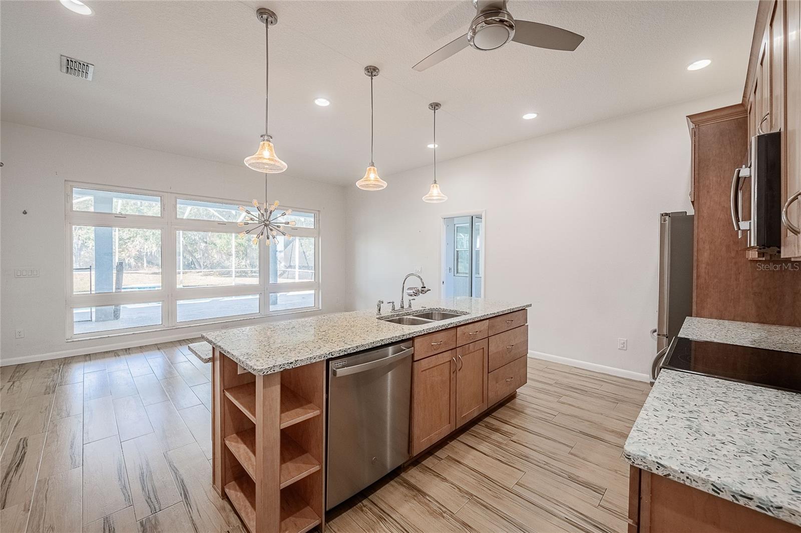 SUTTON PLACE PH 01 - Residential