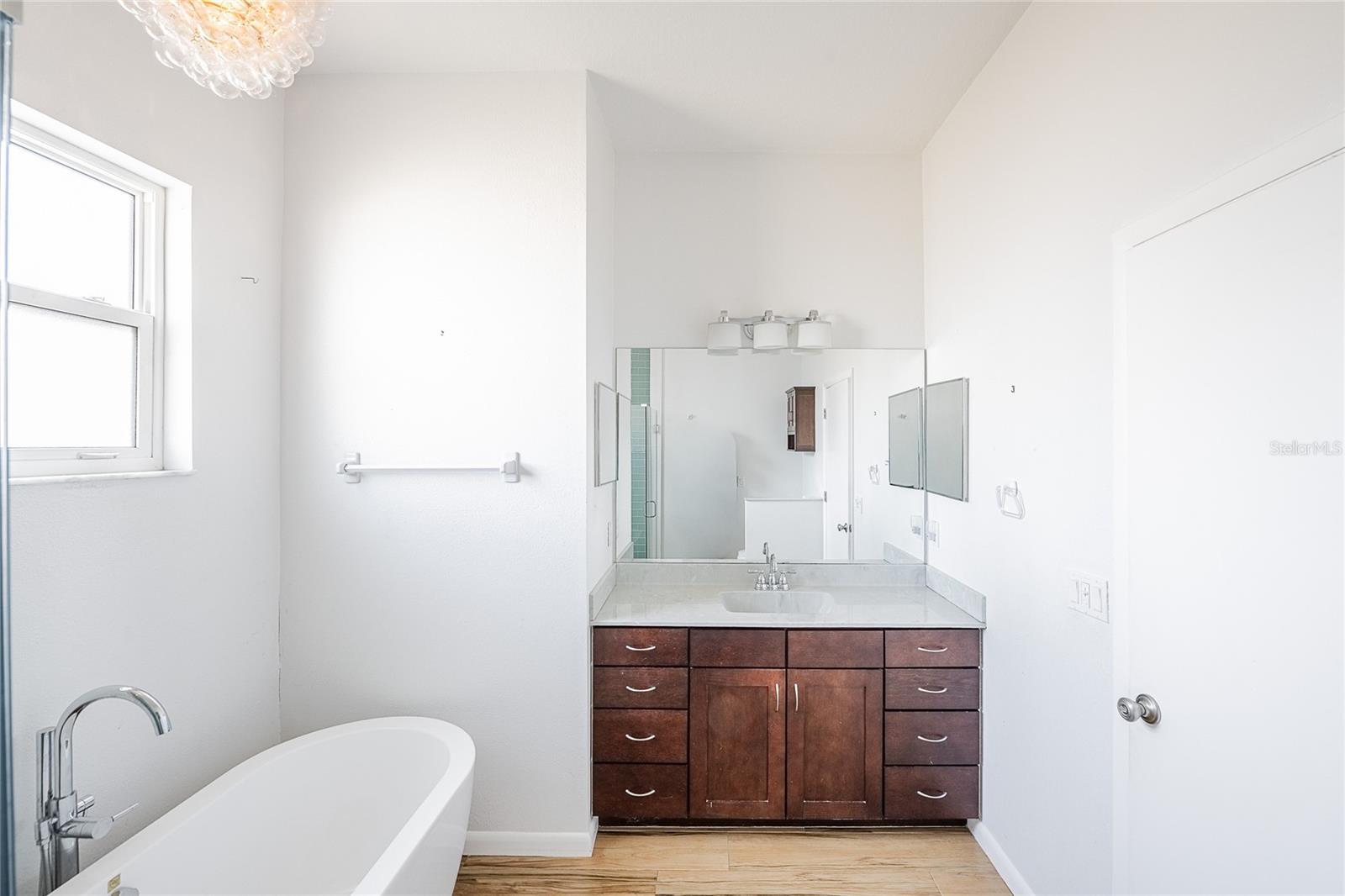 SUTTON PLACE PH 01 - Residential