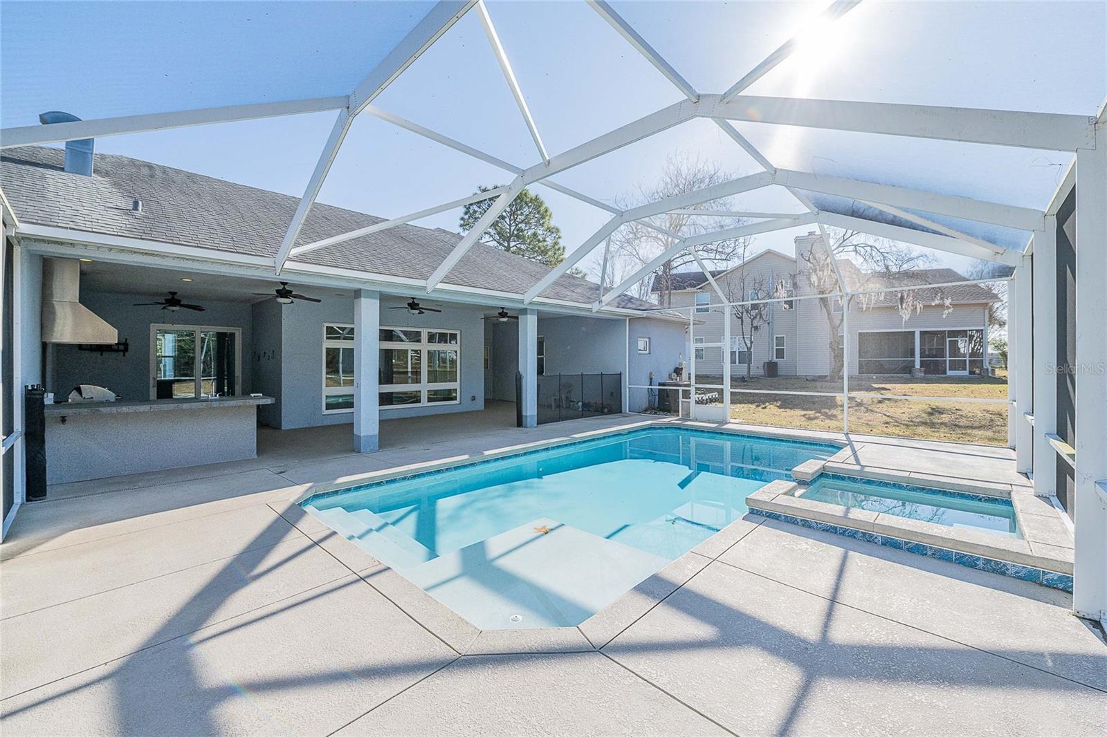 SUTTON PLACE PH 01 - Residential