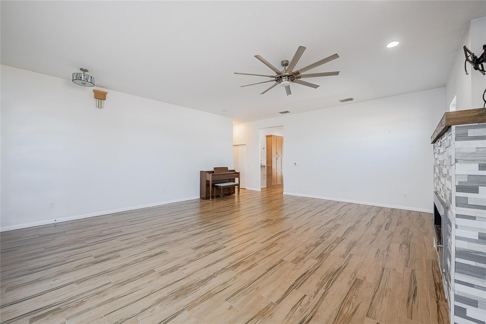 SUTTON PLACE PH 01 - Residential