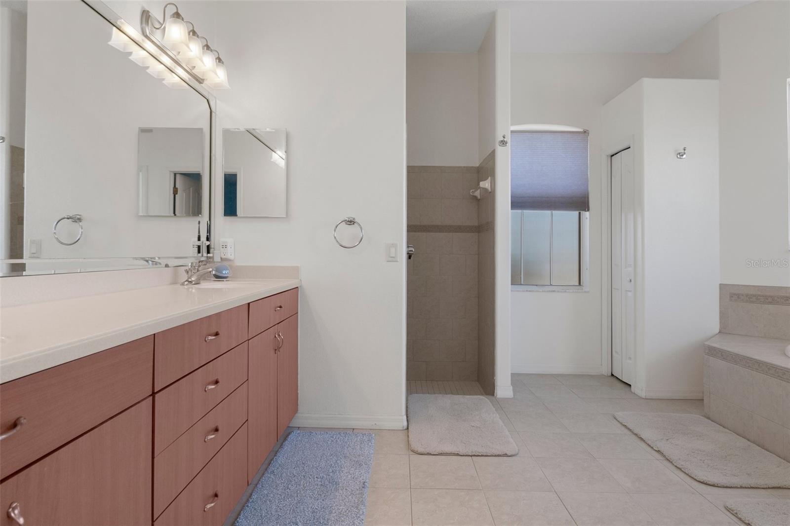 PADRONS WEST LINDEN ESTATES - Residential