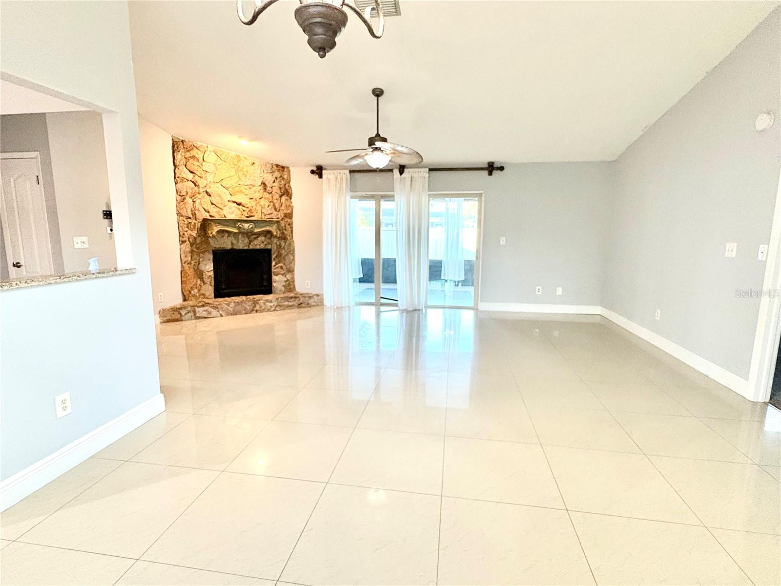 CARROLLWOOD MEADOWS UNIT VII P - Residential Lease