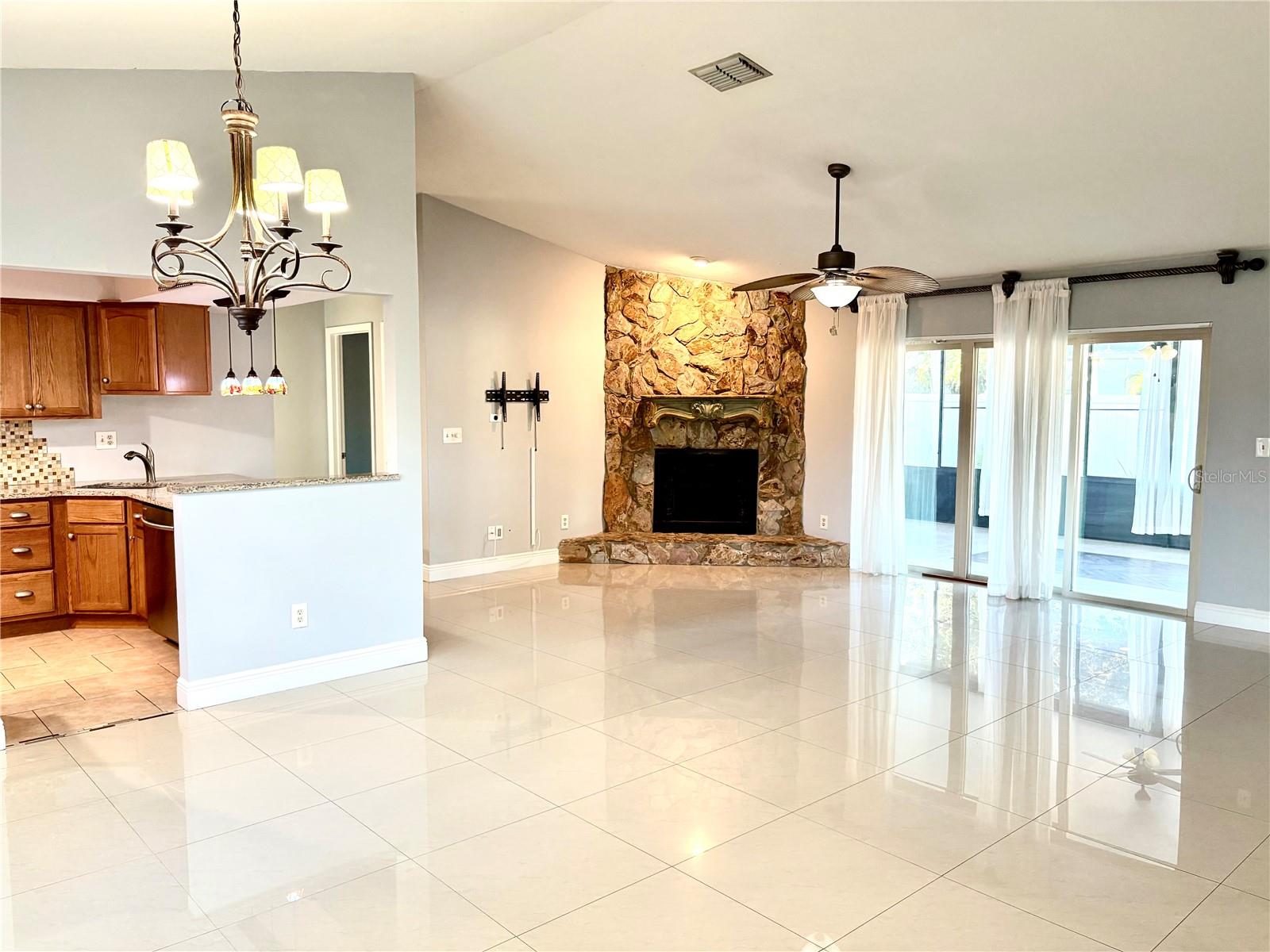 CARROLLWOOD MEADOWS UNIT VII P - Residential Lease