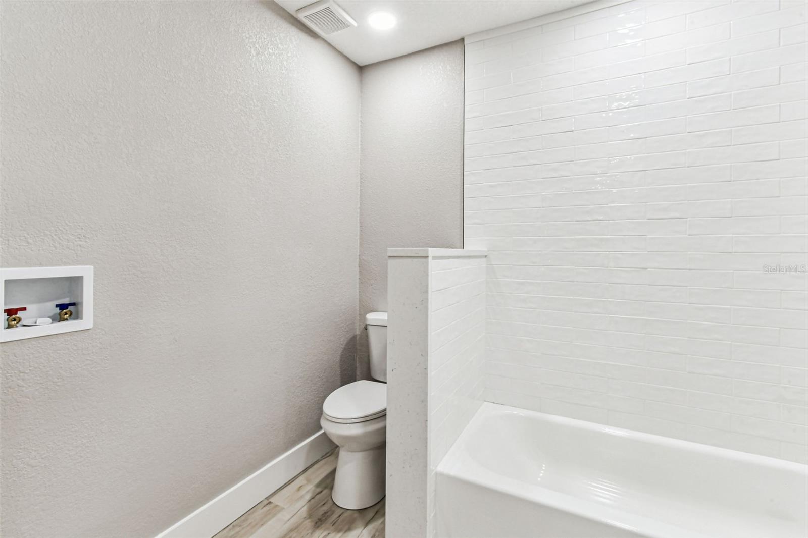 BAYSHORE ESTATES NO 2 - Residential Lease