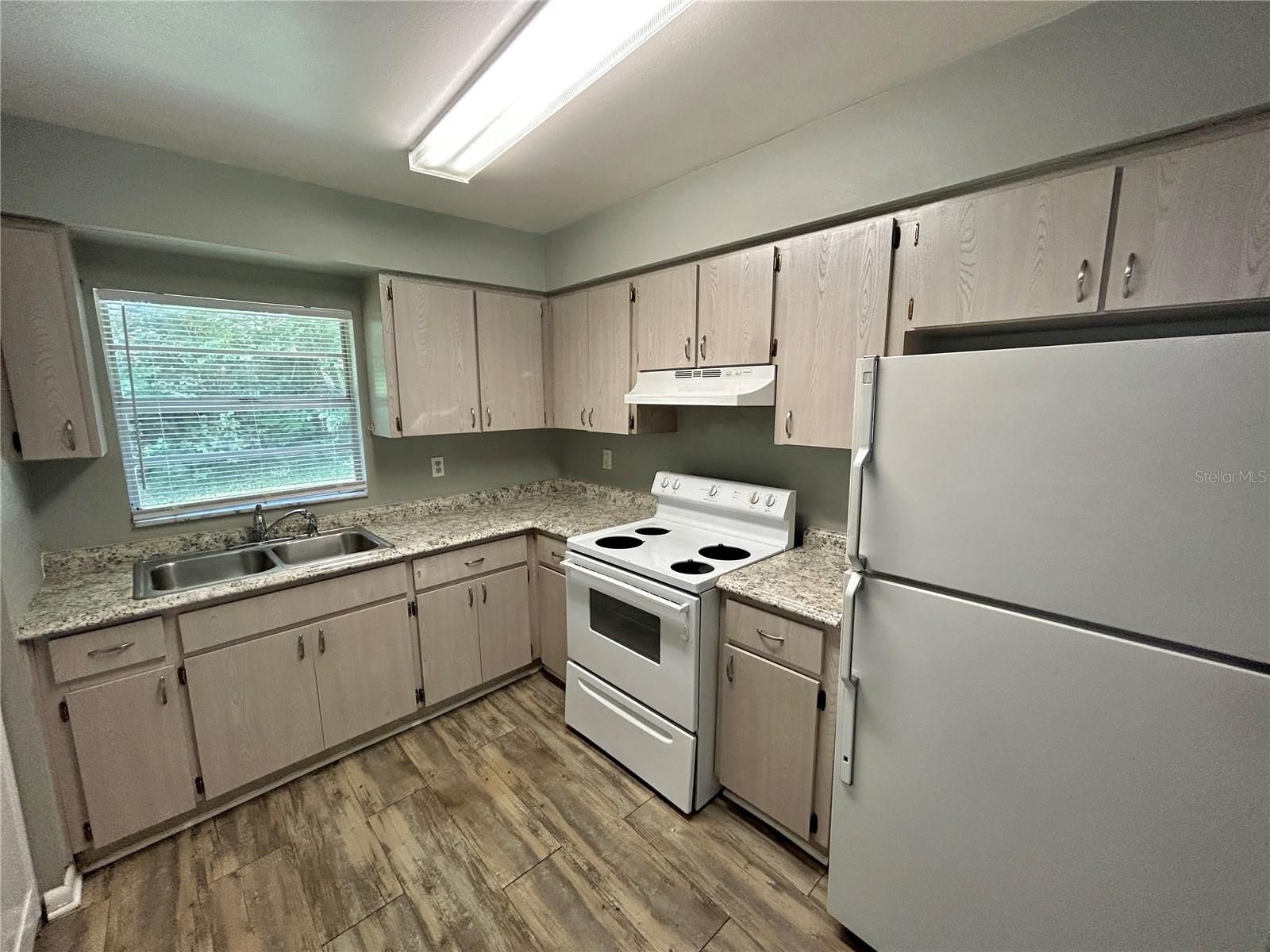 LYNWOOD PARK - Residential Lease