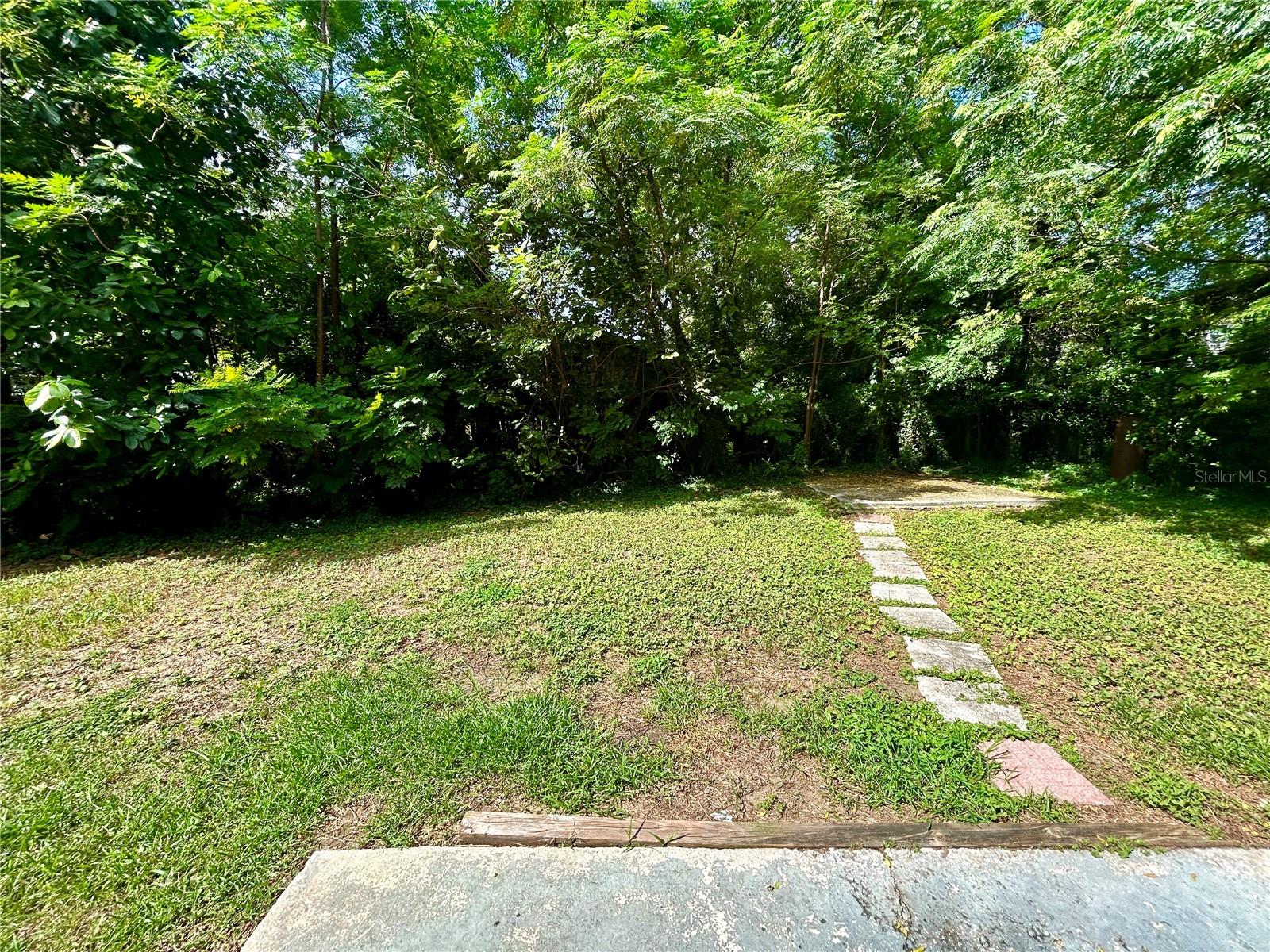 LYNWOOD PARK - Residential Lease