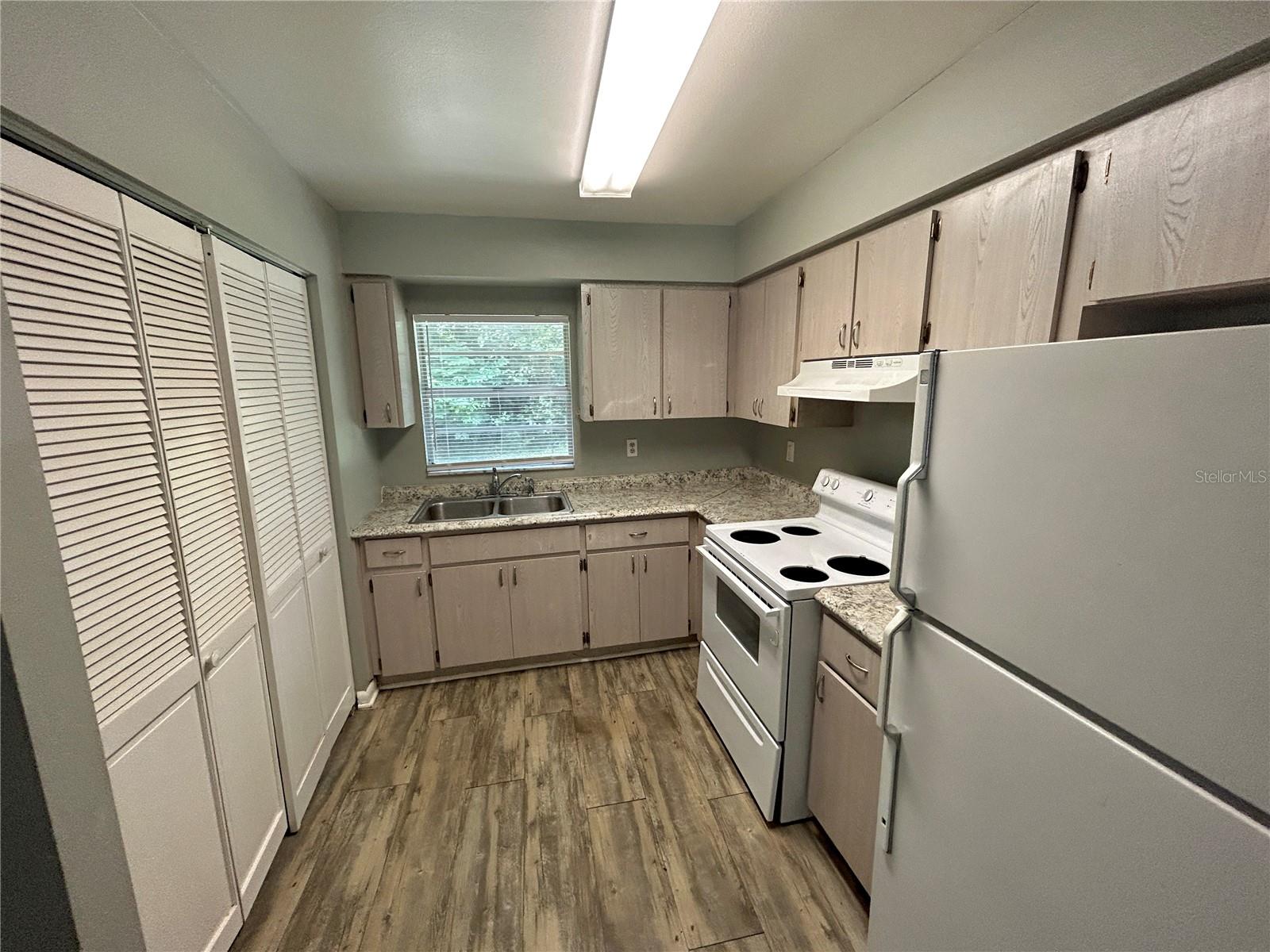 LYNWOOD PARK - Residential Lease