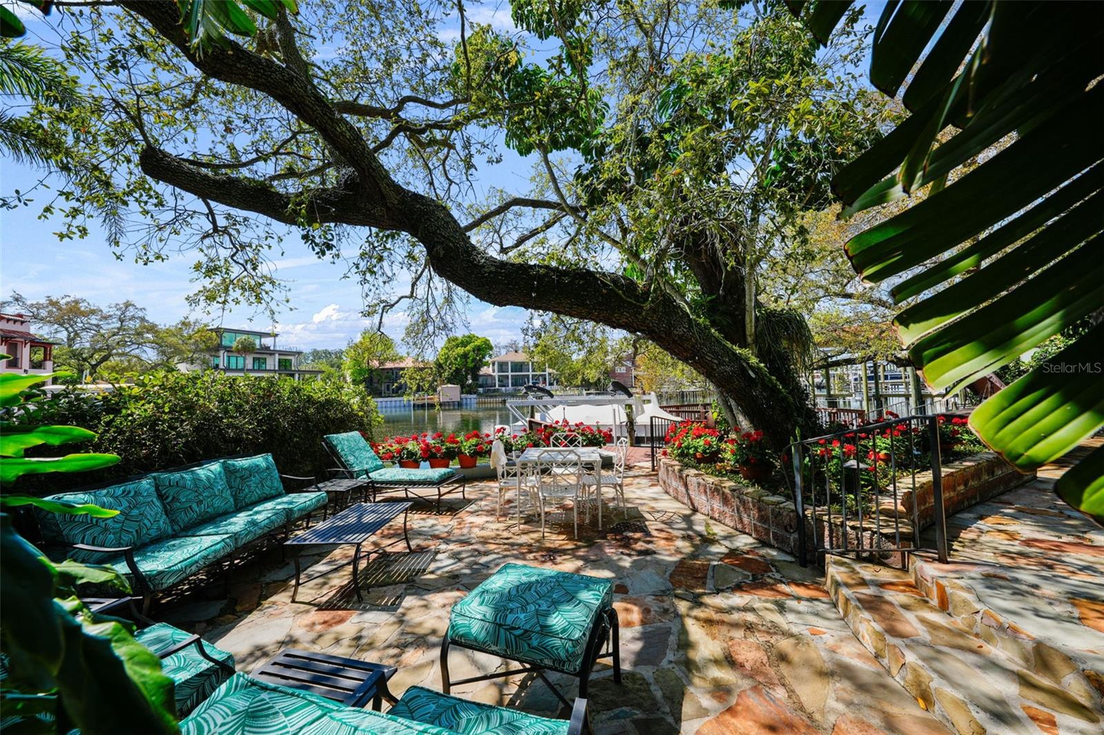 DAVIS ISLANDS PB10 PG52 TO 57 - Residential