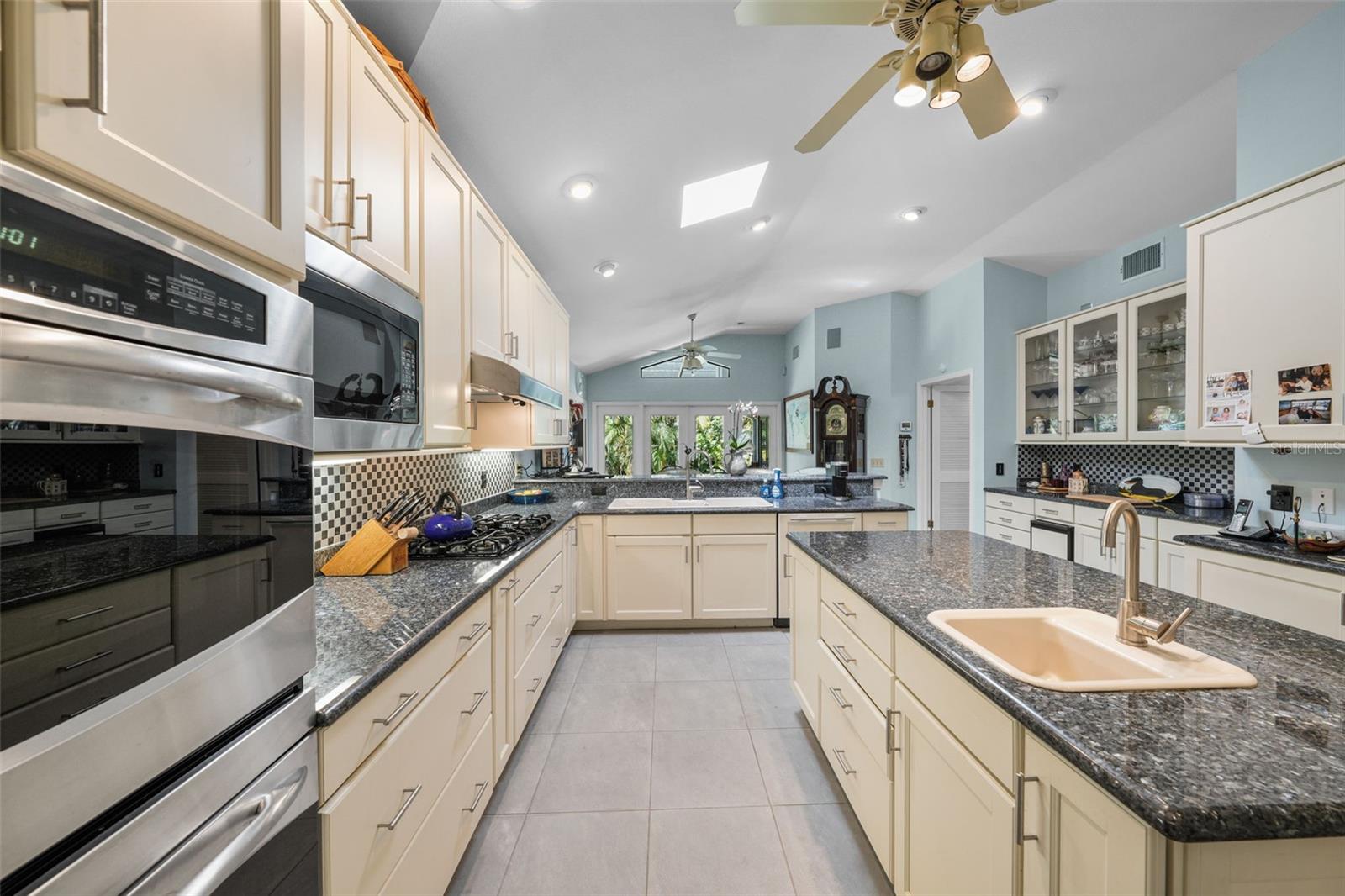 DAVIS ISLANDS PB10 PG52 TO 57 - Residential