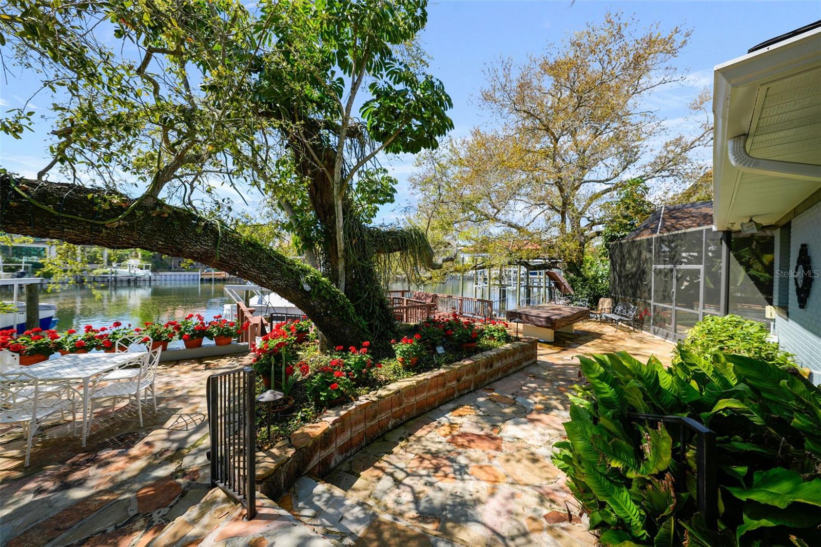 DAVIS ISLANDS PB10 PG52 TO 57 - Residential