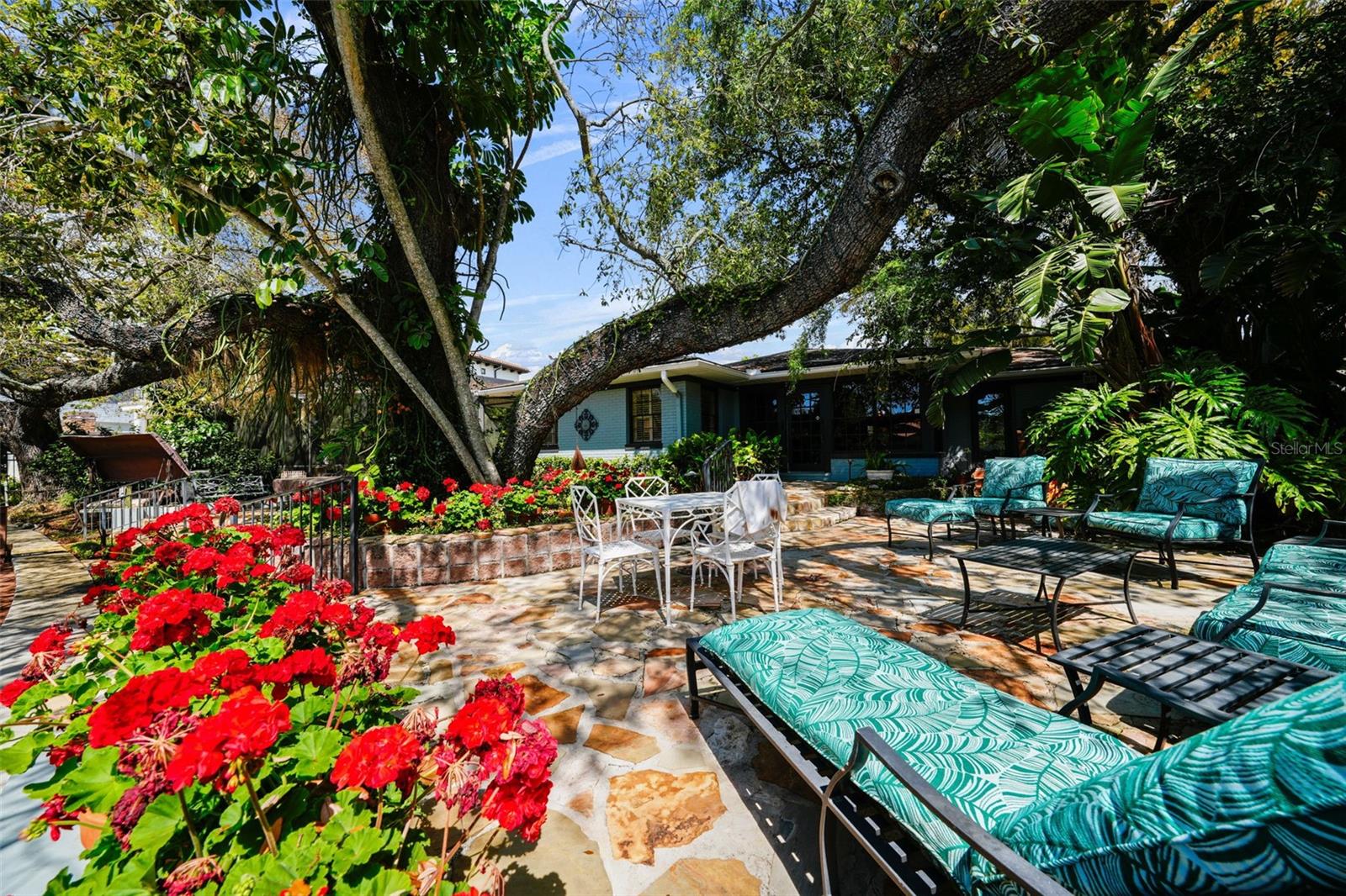 DAVIS ISLANDS PB10 PG52 TO 57 - Residential