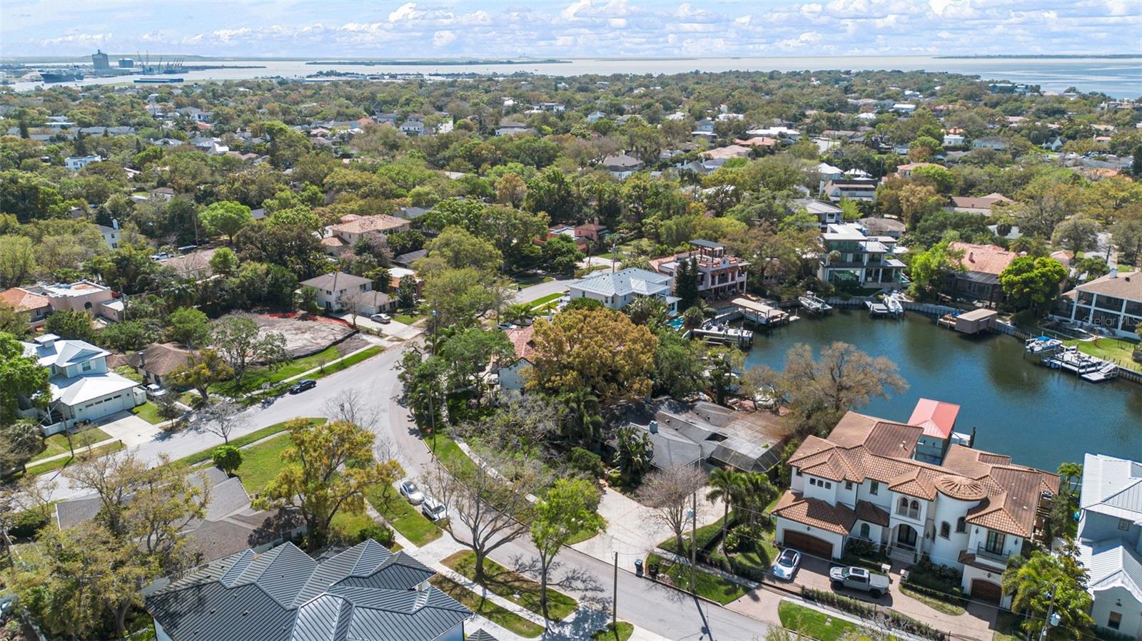 DAVIS ISLANDS PB10 PG52 TO 57 - Residential