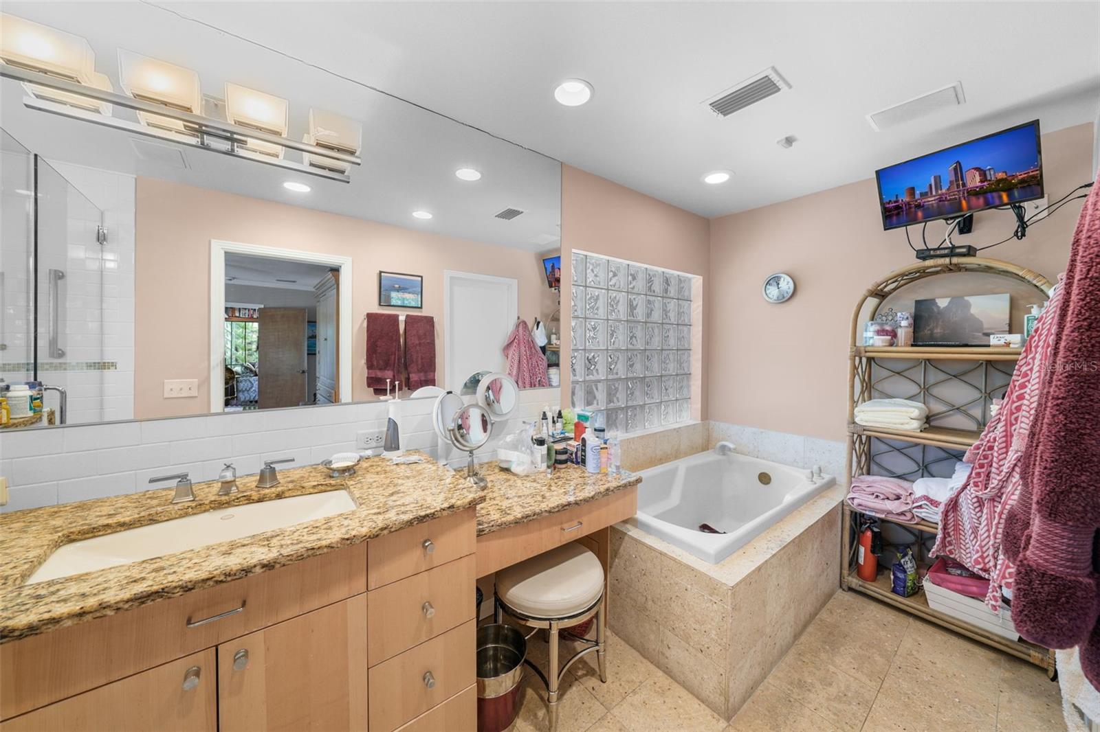 DAVIS ISLANDS PB10 PG52 TO 57 - Residential