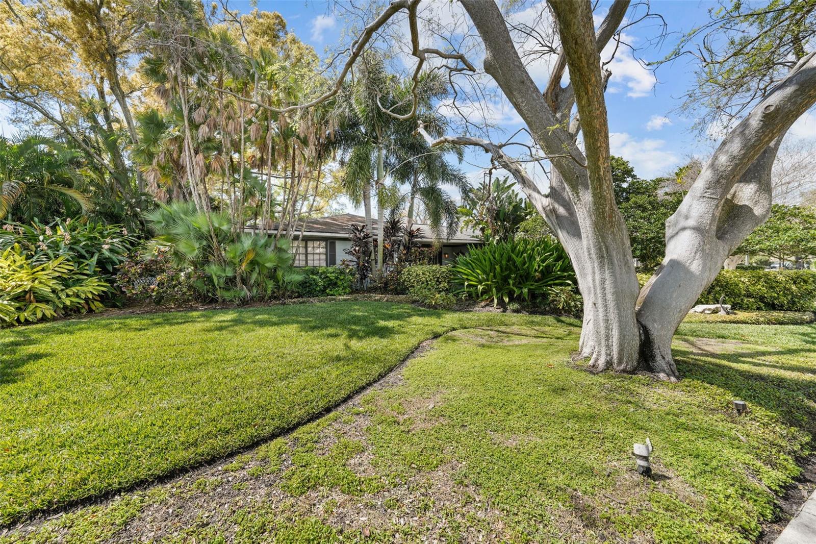 DAVIS ISLANDS PB10 PG52 TO 57 - Residential