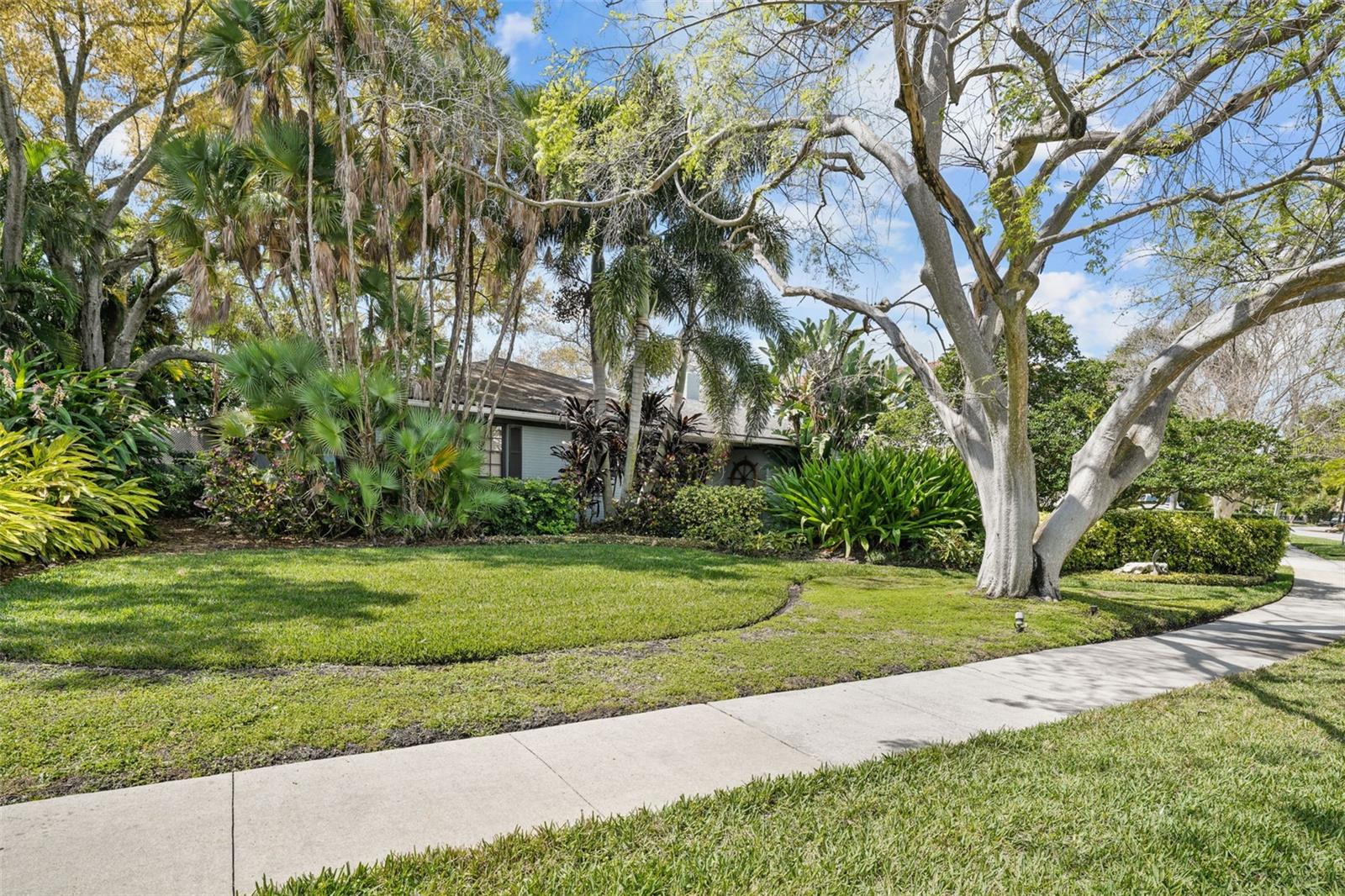 DAVIS ISLANDS PB10 PG52 TO 57 - Residential