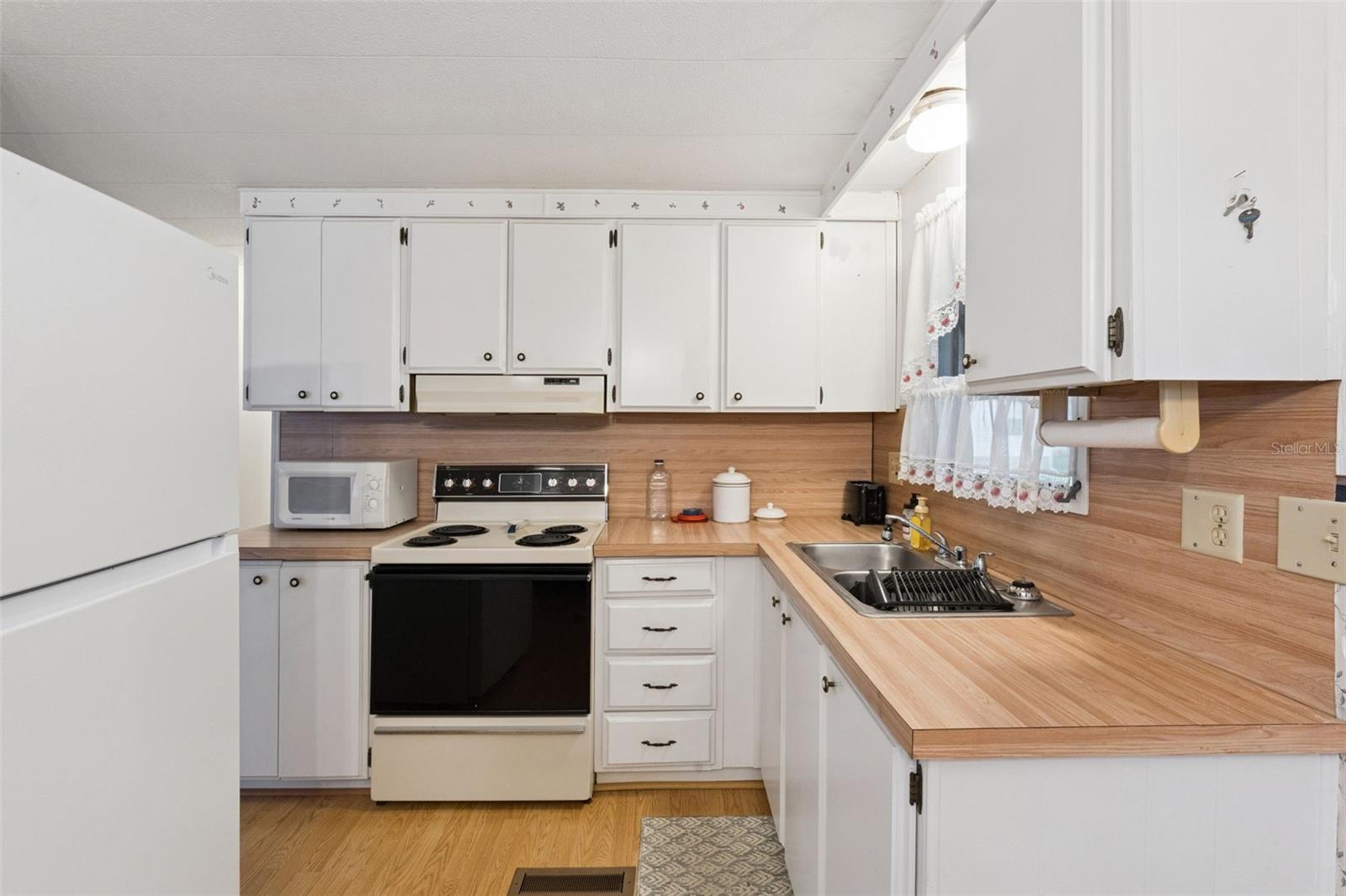 EUSTIS COUNTRY CLUB MANOR MHP UNIT 02A - Residential