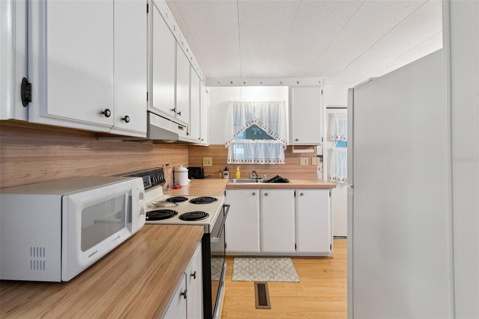 EUSTIS COUNTRY CLUB MANOR MHP UNIT 02A - Residential