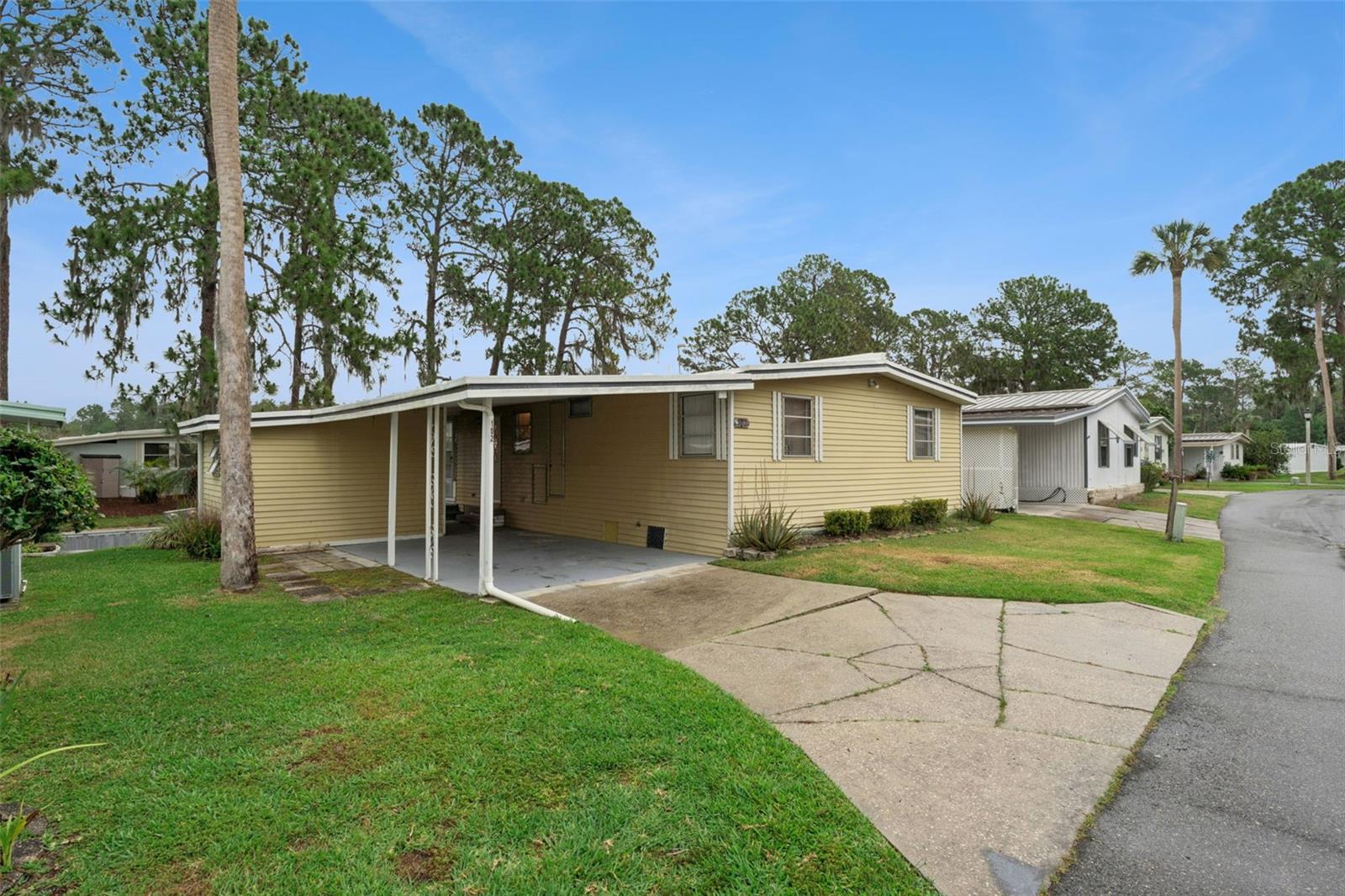 EUSTIS COUNTRY CLUB MANOR MHP UNIT 02A - Residential