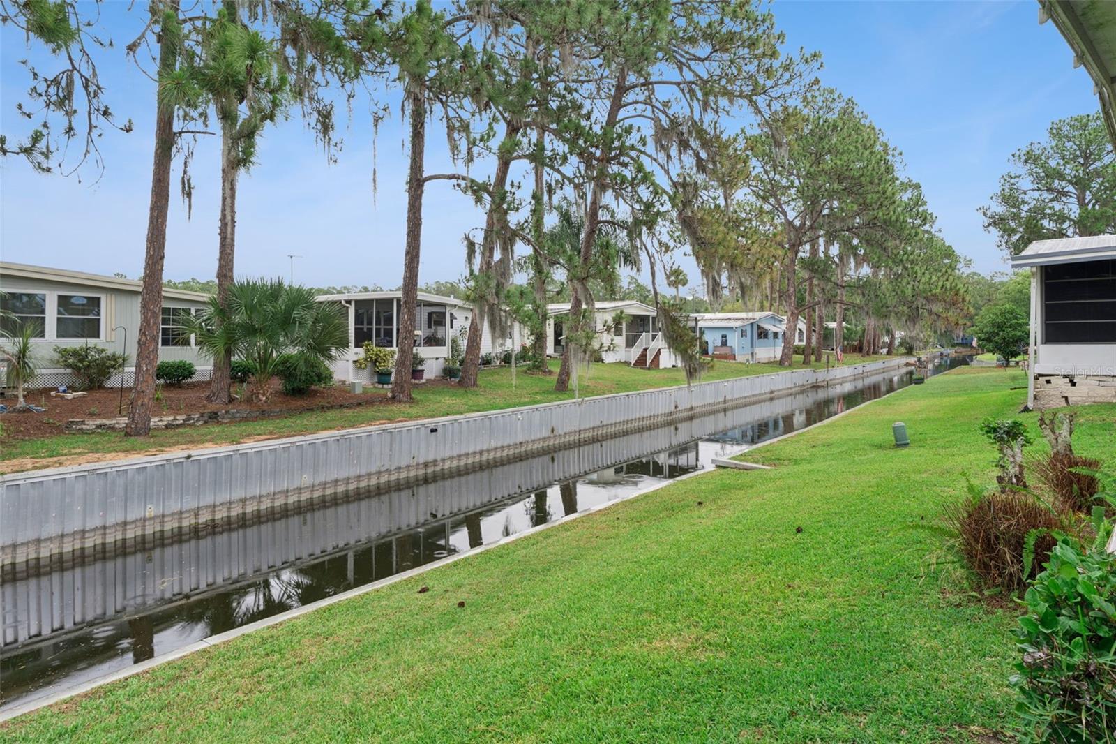 EUSTIS COUNTRY CLUB MANOR MHP UNIT 02A - Residential