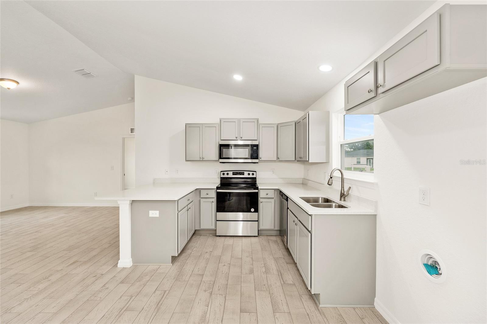 SILVER SPGS SHORES UN 18 - Residential