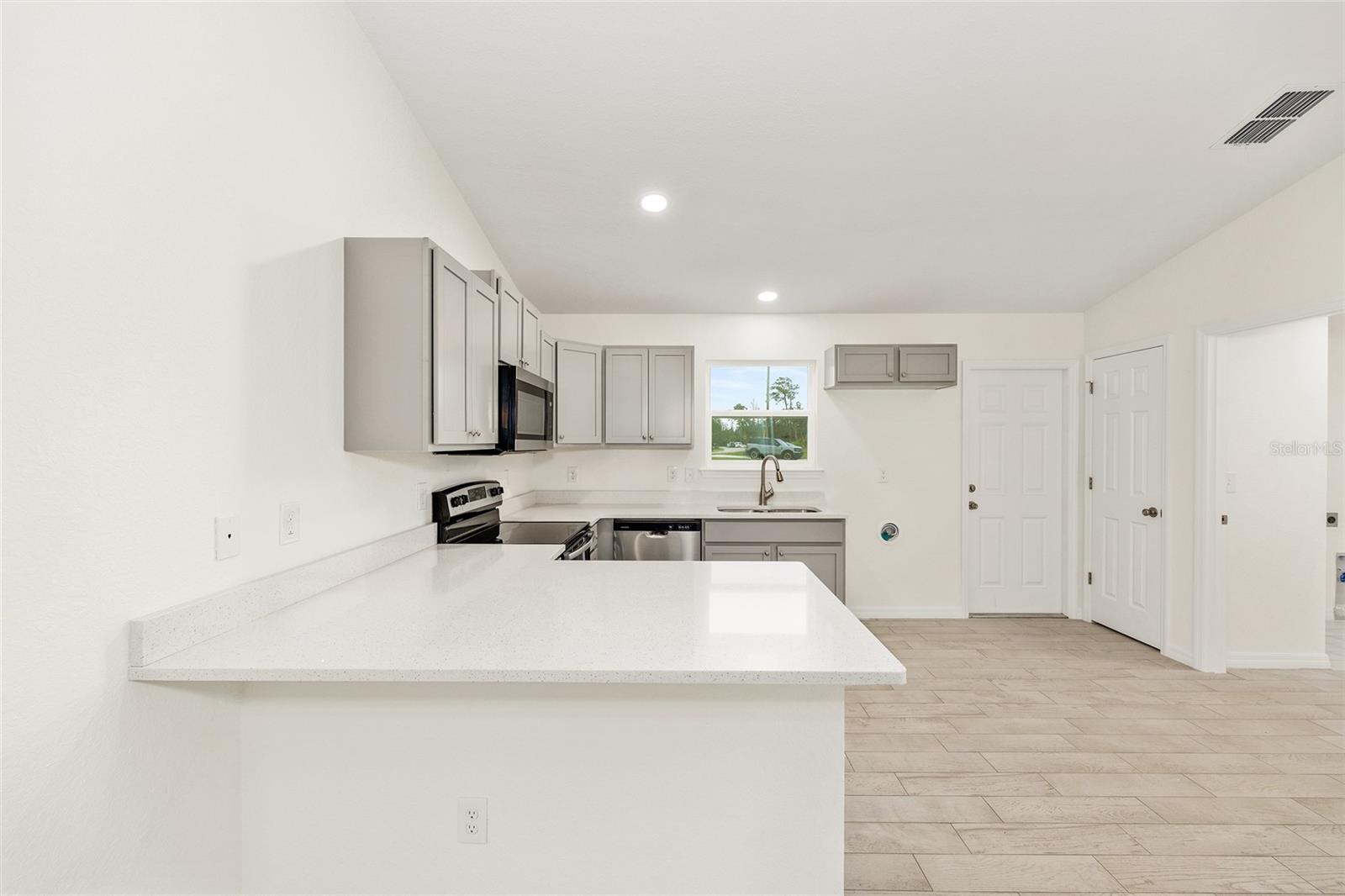 SILVER SPGS SHORES UN 18 - Residential