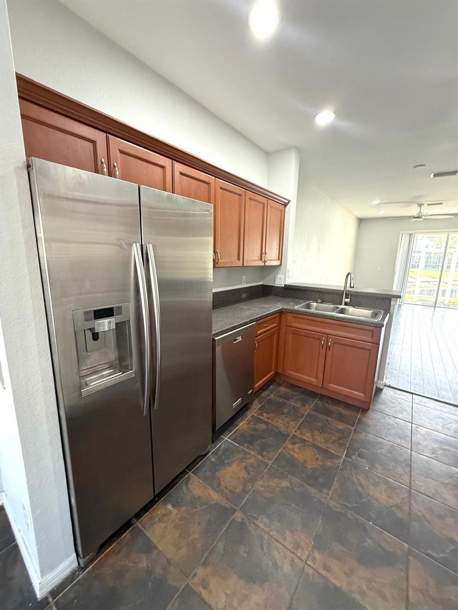 RIVERCREST TWNHMS WEST PHAS - Residential