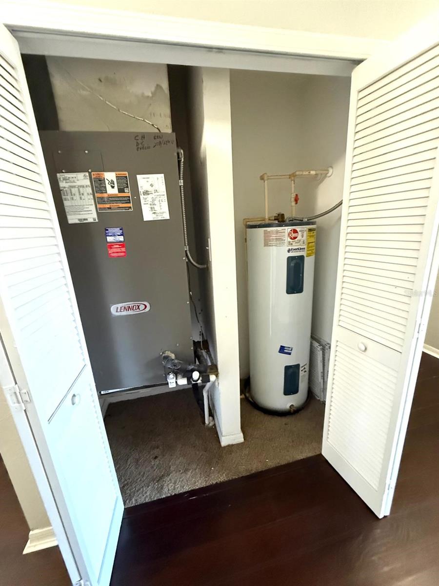 RIVERCREST TWNHMS WEST PHAS - Residential