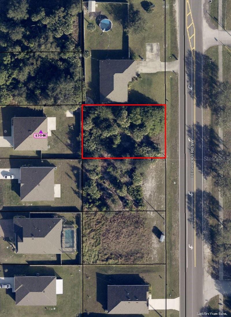 Check out and purchase this QUARTER ACRE LOT in Florida's fastest-growing city! This ELEVATED and DRY parcel offers a solid foundation; perfect for your future construction projects. Ideal for investors and buyers looking to secure an investment opportunity and capitalize on rapid SUBURBAN growth!