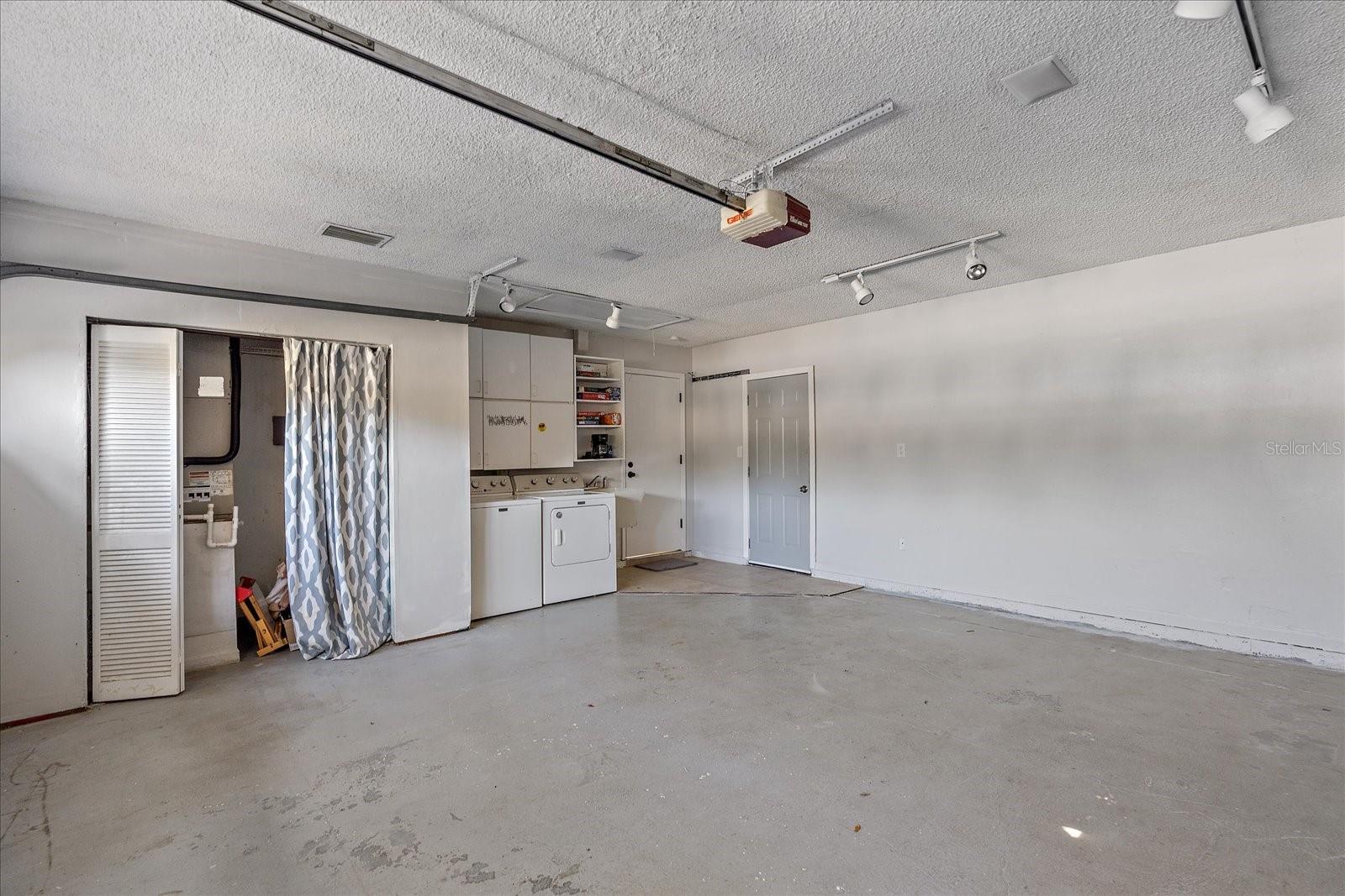 CEDAR CREEK - Residential Lease