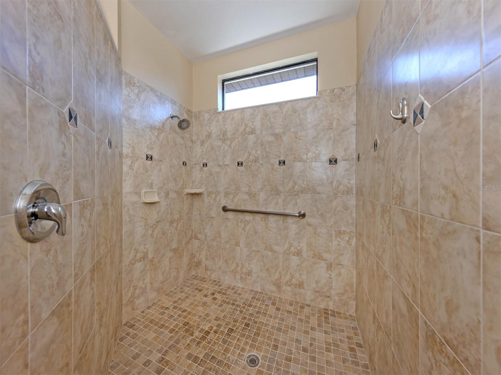 VENETIAN FALLS PH 2 - Residential