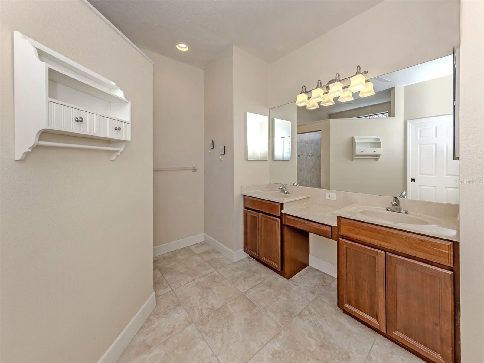 VENETIAN FALLS PH 2 - Residential