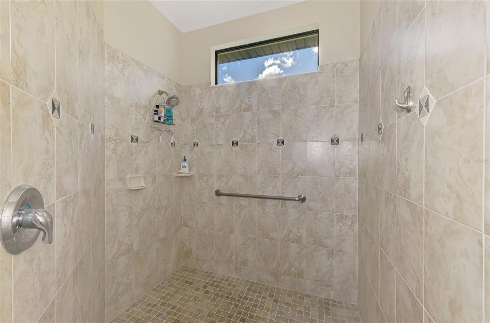 VENETIAN FALLS PH 2 - Residential