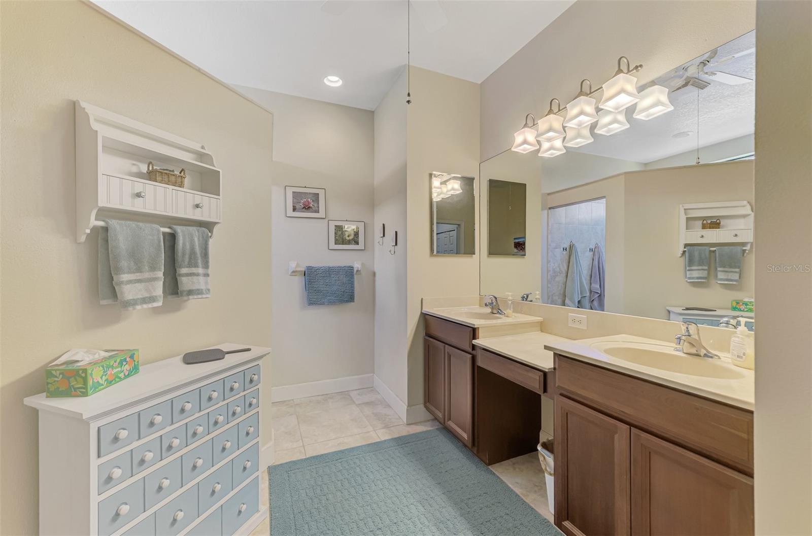 VENETIAN FALLS PH 2 - Residential