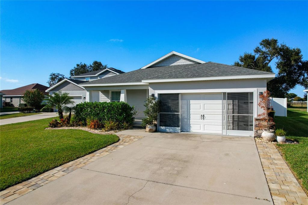 Photo of 154 Eloise Oaks Drive, Winter Haven, FL 33884 (MLS # L4958009)