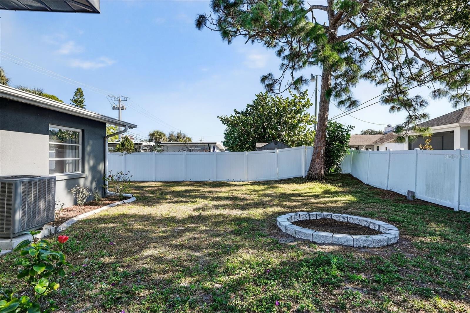 SOUTH VENICE - Residential