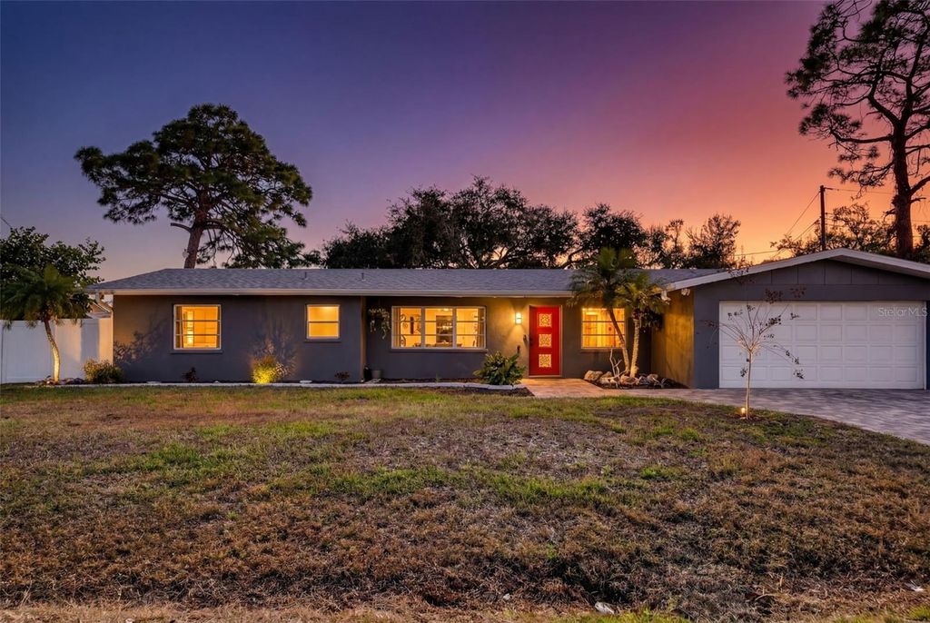 Photo of 405 W Seminole Drive, Venice, FL 34293 (MLS # A4682043)