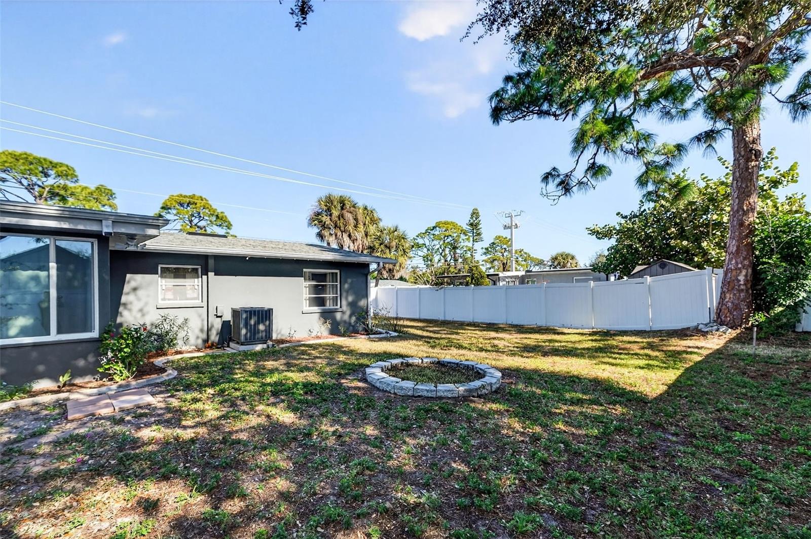 SOUTH VENICE - Residential