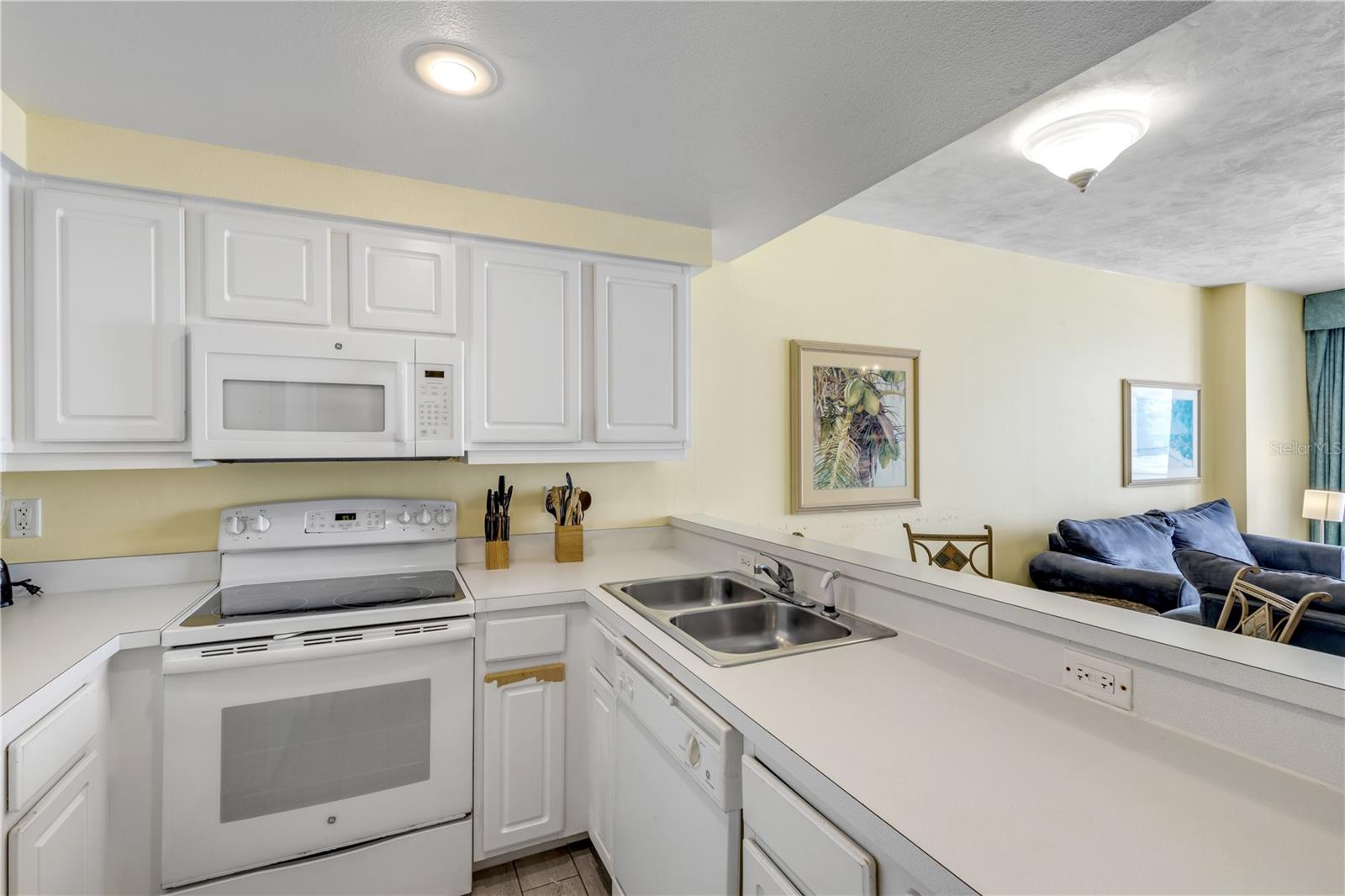 OCEAN WALK 01 DB CONDO - Residential