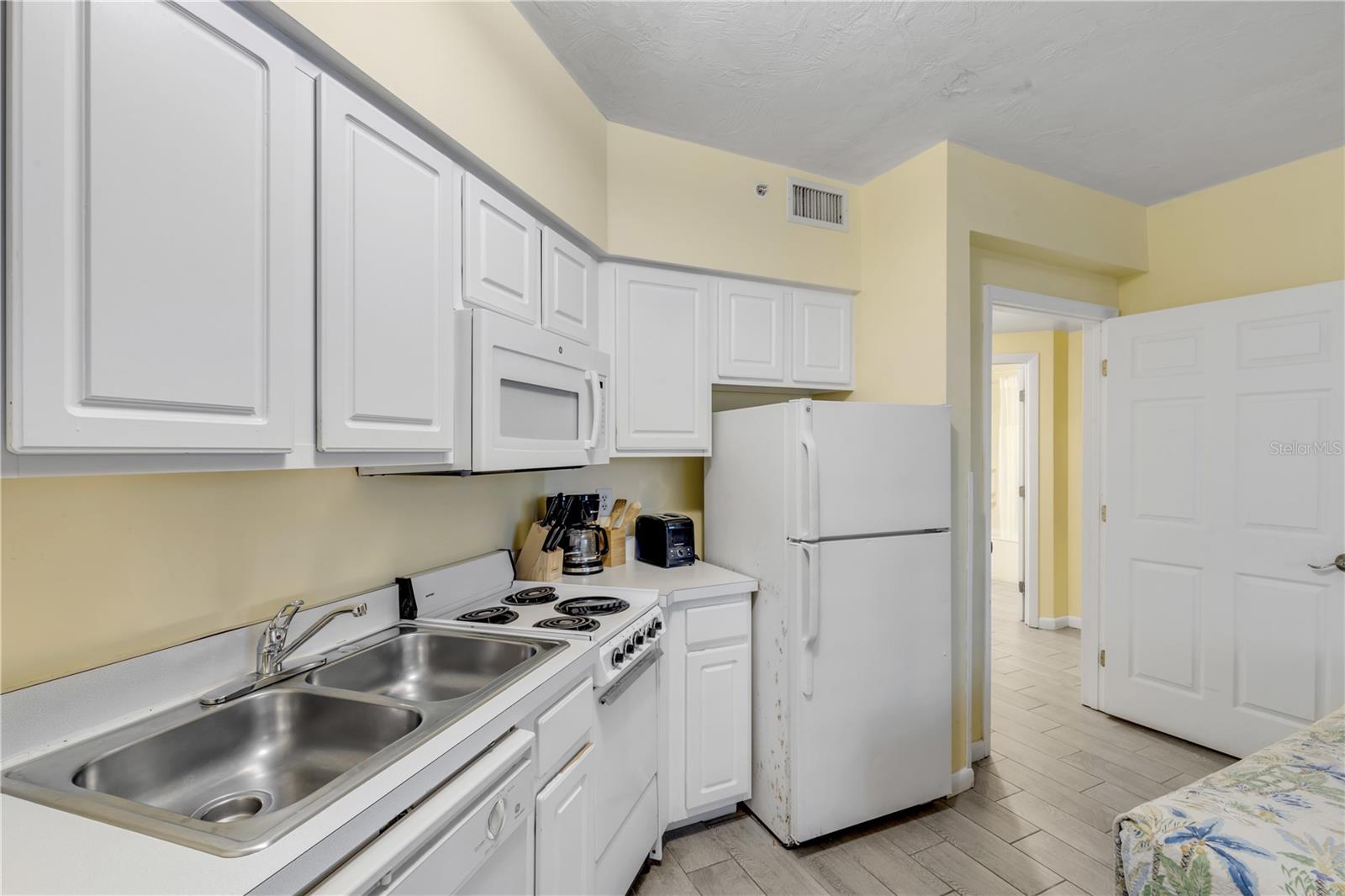 OCEAN WALK 01 DB CONDO - Residential