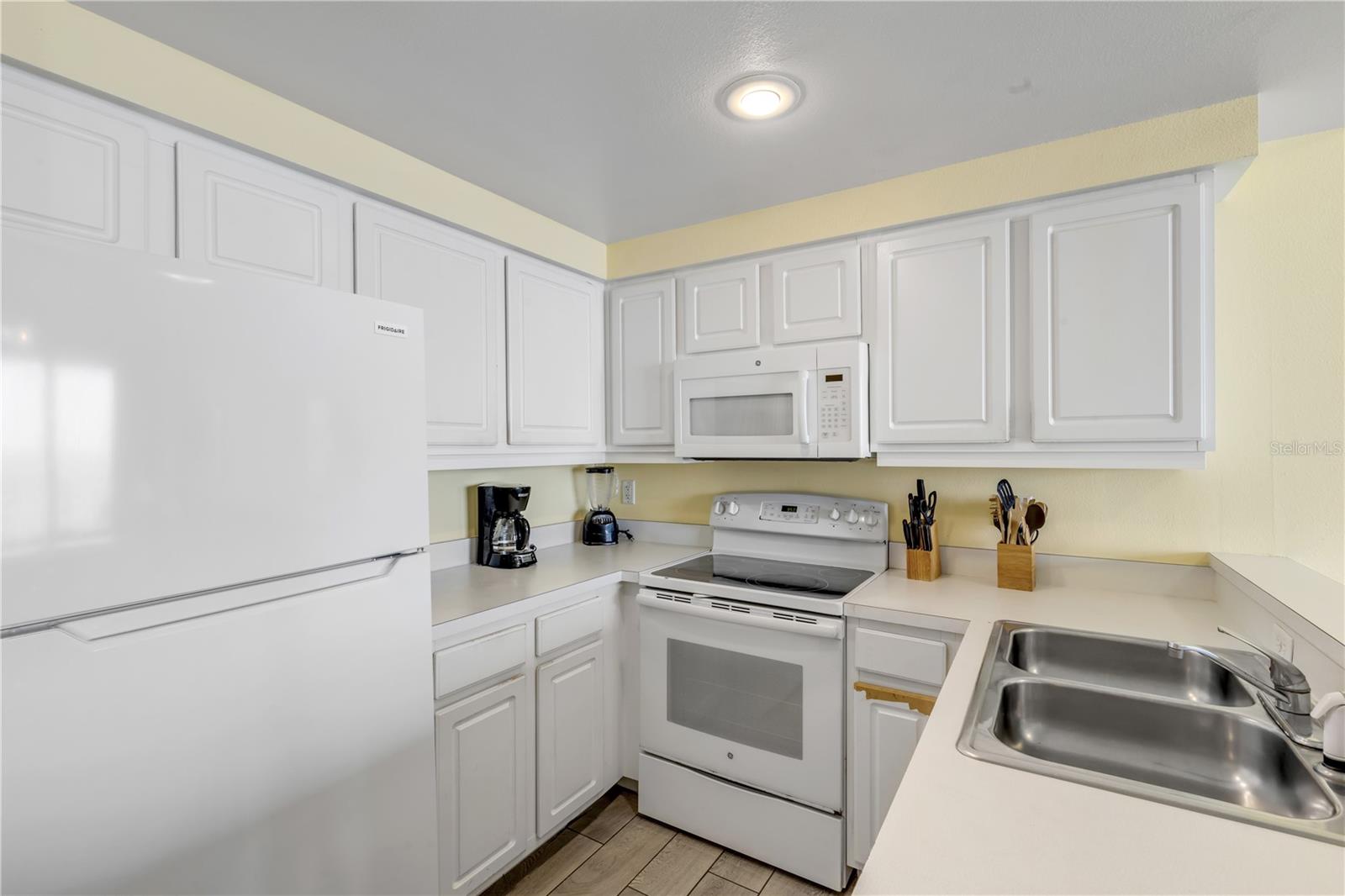 OCEAN WALK 01 DB CONDO - Residential