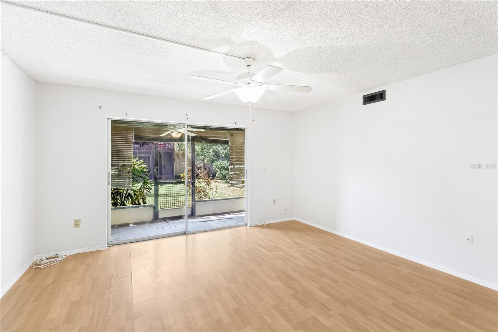 2736 HIDDEN LAKE BOULEVARD B