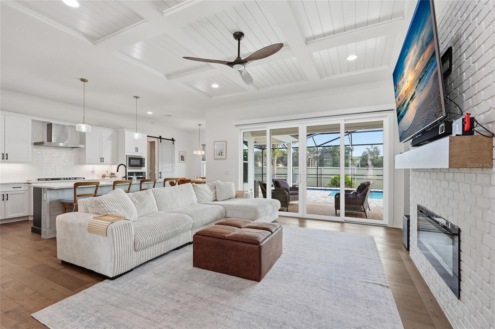 GLORIAS WAY - Residential