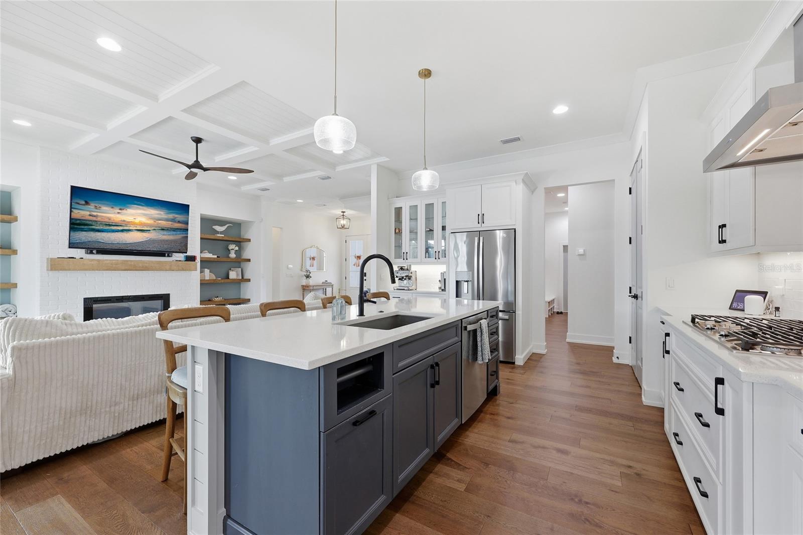 GLORIAS WAY - Residential