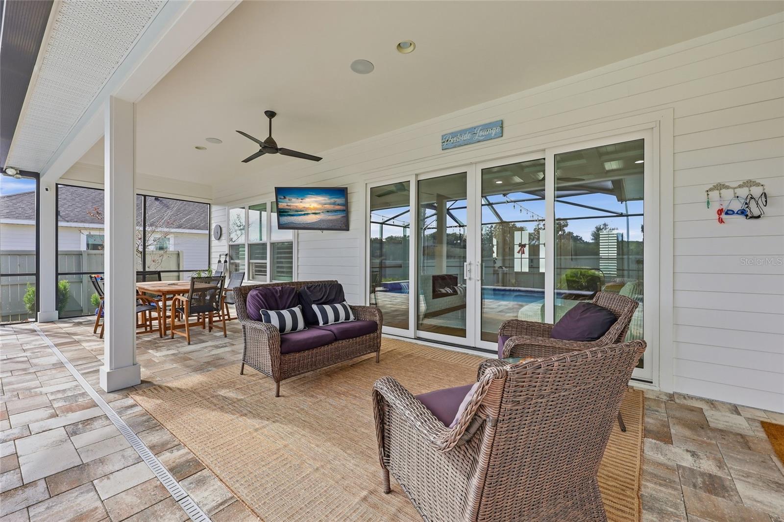 GLORIAS WAY - Residential